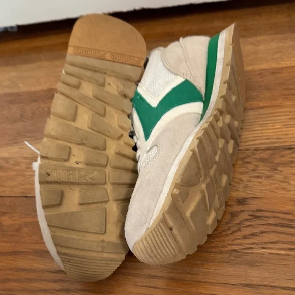 Brooks Beige and Green Women's Chariot Sneakers - Picture 4 of 4